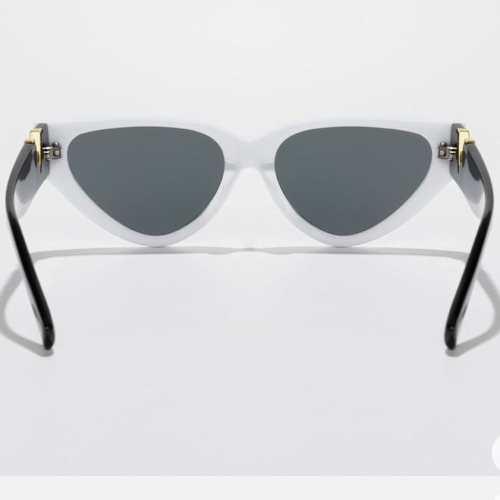 Elegant Black and White Striped Cat Eye Sunglasses - Picture 5 of 6